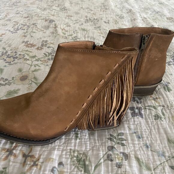 EUC Circle G Honey Leather Side Fringe Round Toe Zip Western Booties Women’s 11M - Picture 3 of 11